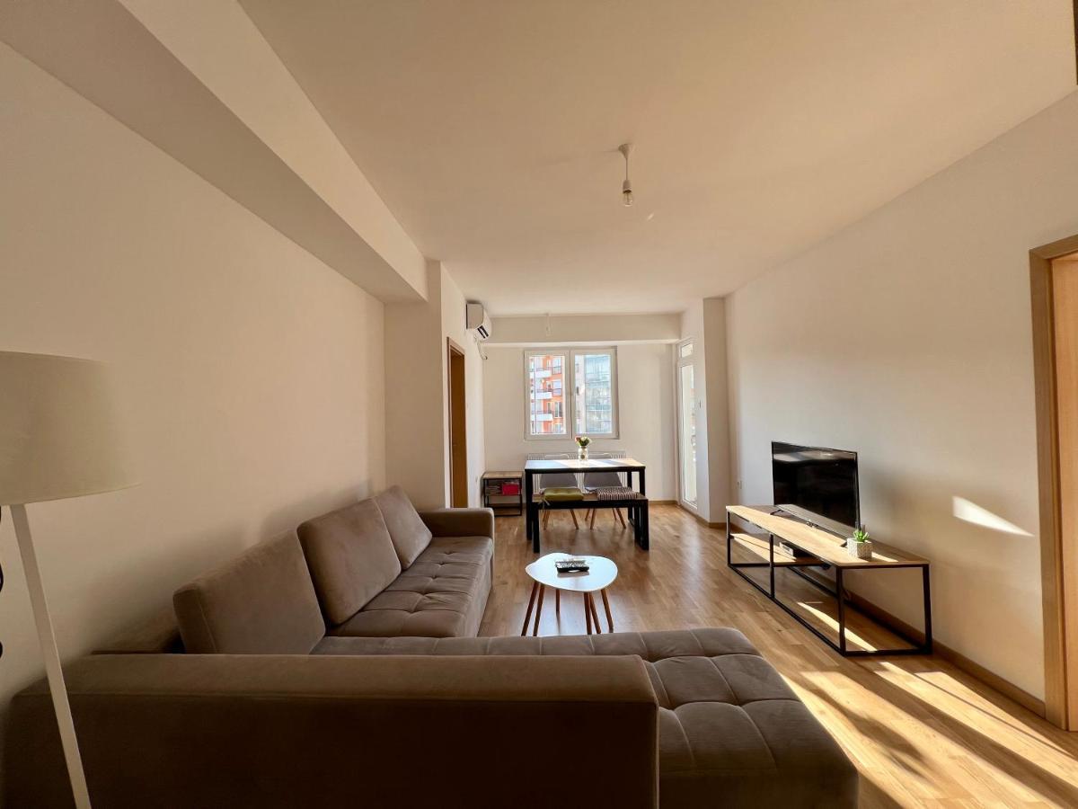 Sara'S Apartment Cozy And Close To Center With Private Parking Скопие Екстериор снимка
